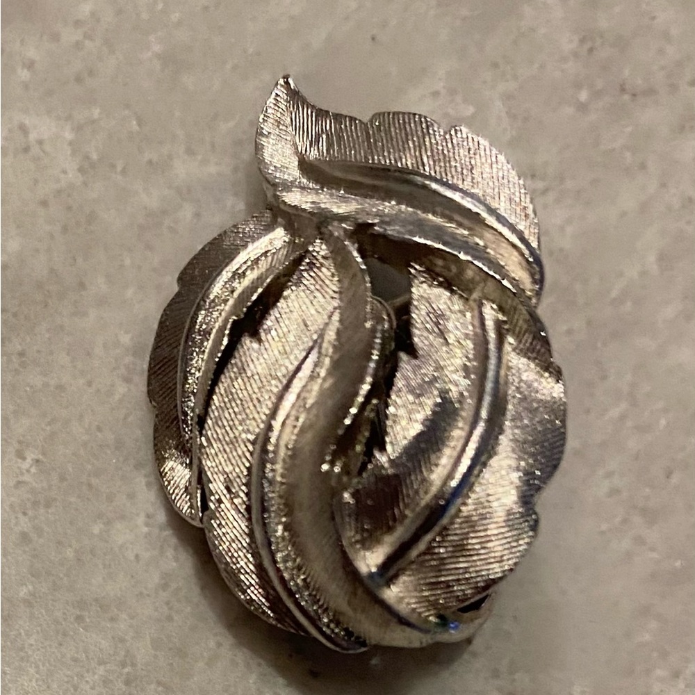 Clip on vintage earrings marked Trifari, leaves motifs
